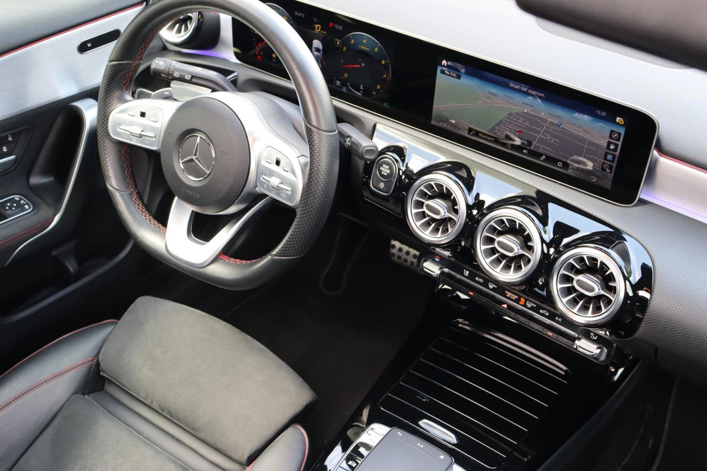 38077044-19.jpg